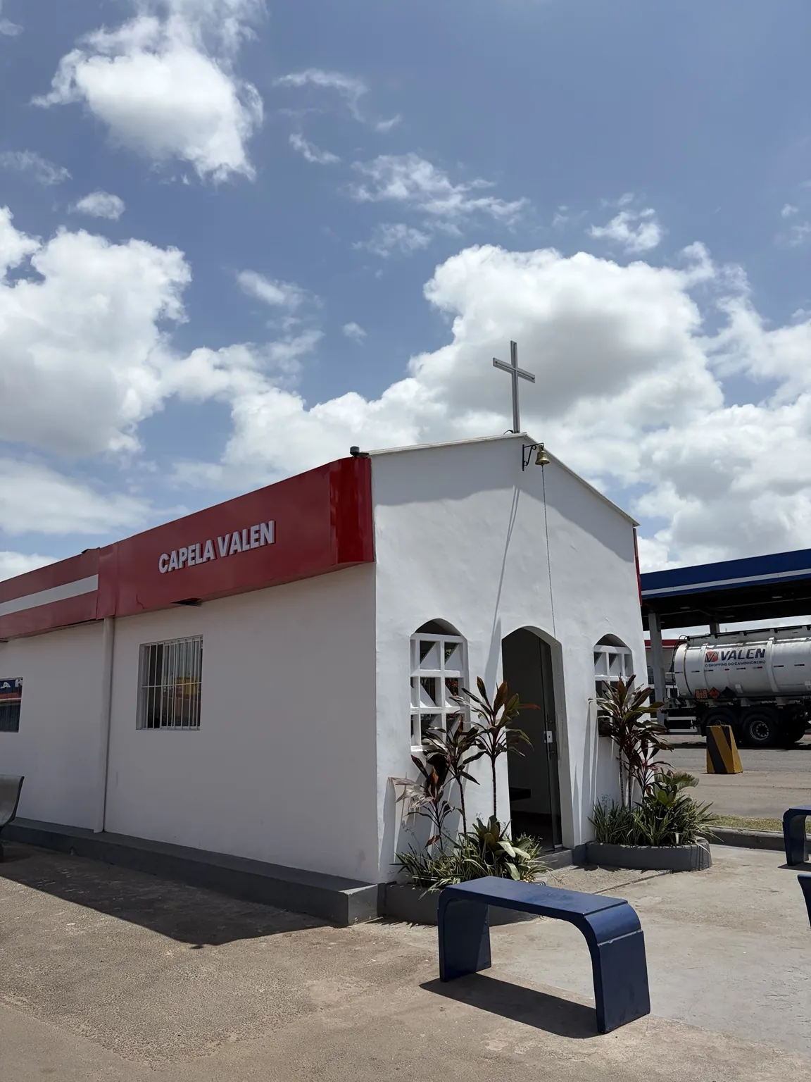 Fachada externa da Capela Valen